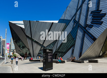 Michael Le mento Crystal ingresso al Royal Ontario Museum, progettato da Daniel Libeskind, Bloor St, Toronto, Ontario, Canada Foto Stock