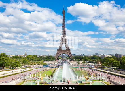 Torre Eiffel Torre Eiffel Torre Eiffel dalle fontane del Trocadero Parigi Francia Europa dell'UE Foto Stock