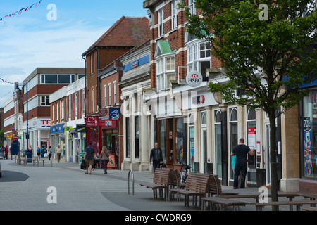 Hamilton Road, la strada principale dello shopping a Felixstowe, Suffolk, Regno Unito. Foto Stock