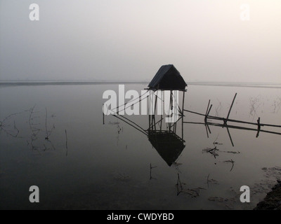 Un'alba mozzafiato che si affaccia sui fiumi più sacri dell'India. Gange delta in Sundarbans, Bengala Occidentale, India. Foto Stock