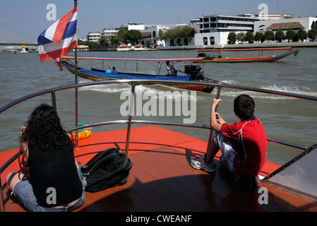 Tempo libero in barca sul Fiume Chao Phraya Bangkok in Thailandia Foto Stock