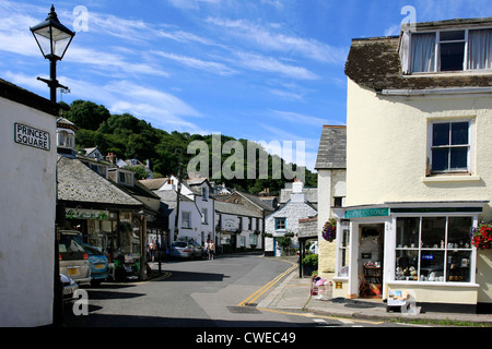 Negozi in West Looe Cornwall, una inferiore lato commerciale di questa città della Cornovaglia Foto Stock