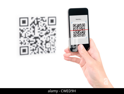 Acquisire il codice QR su mobile smart phone. Isolato su bianco. Foto Stock