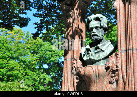 Parigi, Francia. Cimetiere de Montmartre. Tomba di Emile Zola (anche se i suoi resti furono spostati da qui al Pantheon nel 1908) Foto Stock