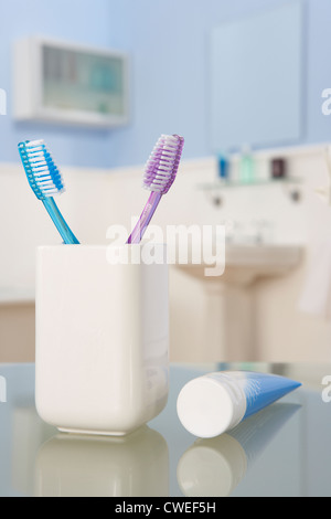 Gli spazzolini da denti e dentifricio Foto Stock