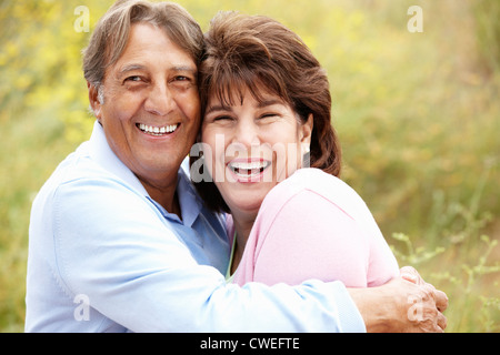 Senior coppia ispanica all'aperto Foto Stock