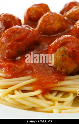 Close up di spaghetti e polpette di carne in salsa bolognese un adattamento occidentale da una cucina tradizionale italiana Foto Stock