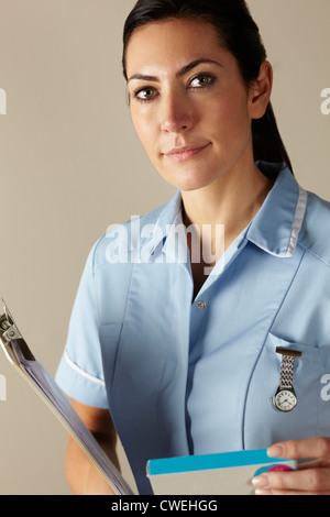 Regno Unito infermiere azienda prescrizione dei farmaci pack Foto Stock