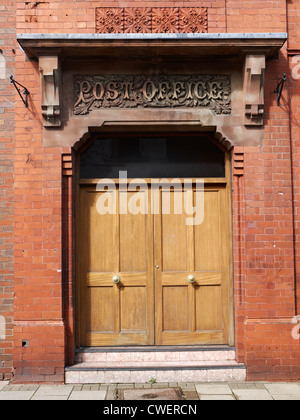 Post office segno sopra l'ingresso della Casa di Posta in Congleton CHESHIRE REGNO UNITO Foto Stock