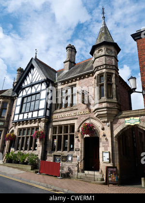 La casa di conteggio, ex Nat West Bank, ora un J D WETHERSPOON pub in Congleton CHESHIRE REGNO UNITO Foto Stock