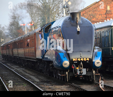 Un LNER4 Class n. 4464 "Tarabuso' capi in Baja Sardinia stazione sul Severn Valley Railway, Worcestershire, Inghilterra, Europa Foto Stock