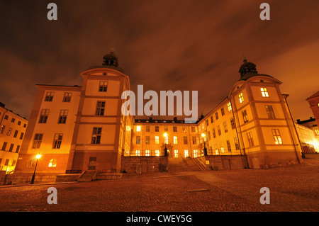 Vista notturna dell'architettura del XVII secolo in Riddarholmen (cavalieri' isolotto), un piccolo isolotto parte di Gamla Stan, la città vecchia in Foto Stock