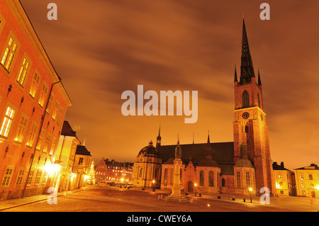 Vista notturna dell'architettura del XVII secolo in Riddarholmen (cavalieri' isolotto), un piccolo isolotto parte di Gamla Stan, la città vecchia in Foto Stock