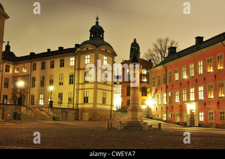 Vista notturna dell'architettura del XVII secolo in Riddarholmen (cavalieri' isolotto), un piccolo isolotto parte di Gamla Stan, la città vecchia in Foto Stock