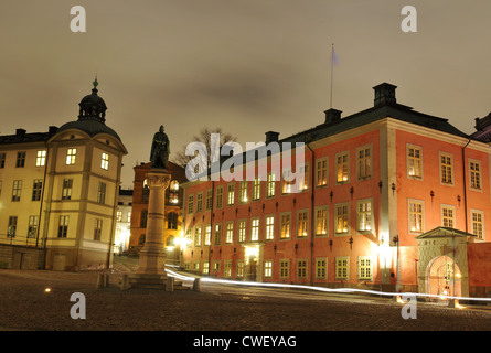 Vista notturna dell'architettura del XVII secolo in Riddarholmen (cavalieri' isolotto), un piccolo isolotto parte di Gamla Stan, la città vecchia in Foto Stock