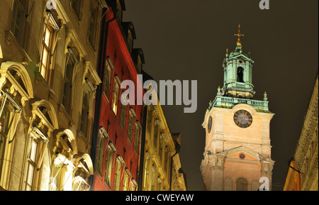 Vista notturna dell'architettura del XVII secolo in Riddarholmen (cavalieri' isolotto), un piccolo isolotto parte di Gamla Stan, la città vecchia in Foto Stock