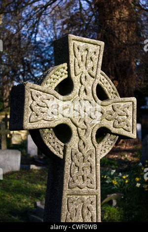 Saxon Cross lapide nel cimitero Foto Stock