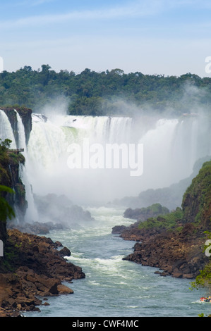 Garganta del Diablo visto da valle--Cascate di Iguazu Foto Stock