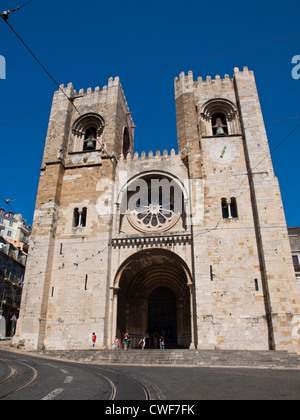 Lisbona Cattedrale Sé facciata Foto Stock