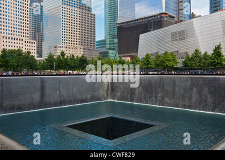 Il National September 11 Memorial, New York City, progettato da Arad e Walker, aperto sul decimo anniversario degli attacchi Foto Stock