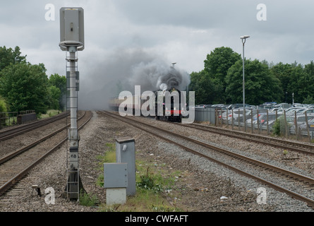 Il Giubileo di Diamante Express trainati dalla unica locomotiva a vapore duca di Gloucester passando Twyford -2 Foto Stock
