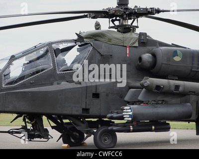 Armato di tutto punto olandese Royal Airforce Apache AH-64 elicottero a seppe airfield, Noord Brabant, Paesi Bassi Foto Stock