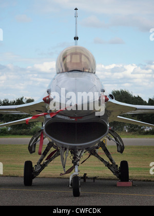Olandese Royal Airforce F16 jet da combattimento vista frontale, seppe airfield, Noord Brabant, Paesi Bassi Foto Stock