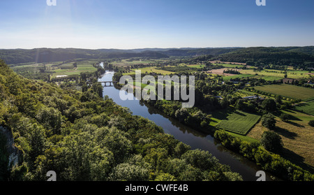 Vista aerea del fiume Dordogne, Domme, Dordogne, Aquitaine, Francia Foto Stock