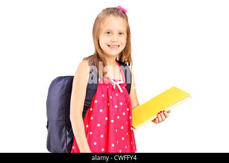 Una scuola Ragazza con notebook, isolati su sfondo bianco Foto Stock