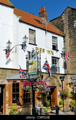 Il molo inn whitby North Yorkshire England Regno Unito Foto Stock