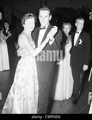 Onorevole Henry Ford II e Gower Champion dancing presso Everglades Club di Palm Beach, Florida, ca 1955 Foto Stock