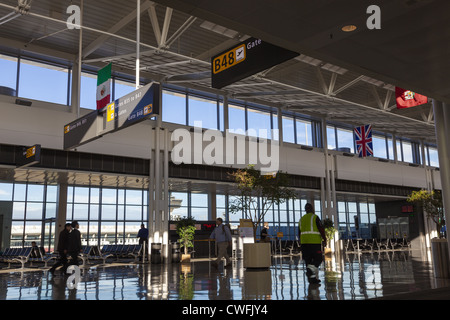 Sala partenze presso l'Aeroporto Internazionale di Dulles Washington DC USA Foto Stock