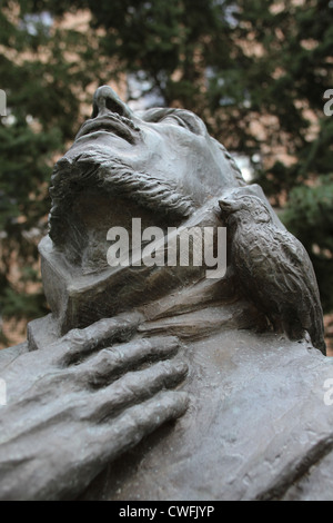 Una statua di San Francesco al St. Mary s Hospital di Rochester, Minnesota. Foto Stock