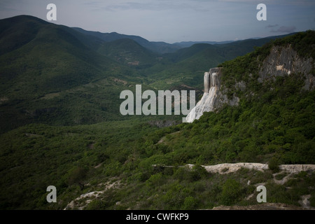 Cascate pietrificate di Hierve el Agua a Oaxaca, Messico. Foto Stock