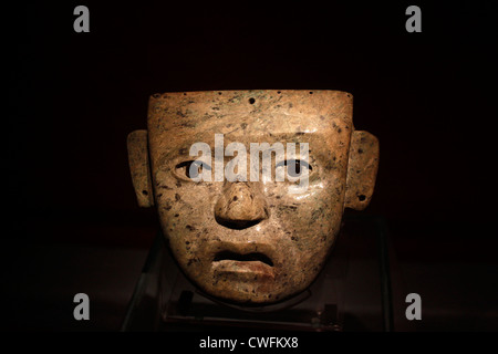 Una maschera è visualizzato al Museo Templo Mayor di Città del Messico in Agosto 8, 2012. Foto Stock