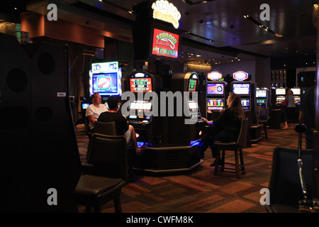 Gamble giocatori a Bellagio casino hotel in Las Vegas, Nevada, USA Foto Stock