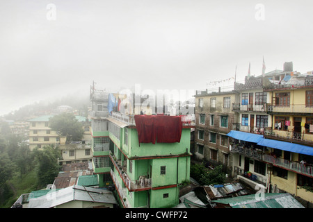 Dharamsala nella nebbia Foto Stock