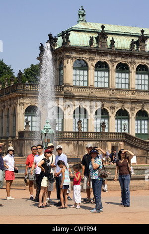 I turisti di fronte lo Zwinger Foto Stock