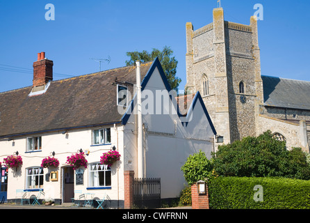 King's Head pub e San Bartolomeo chiesa Orford Suffolk in Inghilterra Foto Stock