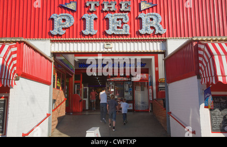 Ingresso al molo divertimento arcade Felixstowe, Suffolk, Inghilterra Foto Stock