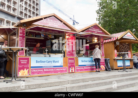 Estate in città 2012 - international summer festival a Breitscheidplatz, Berlino con stand gastronomici. Foto Stock