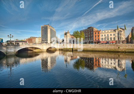 O'Connell Bridge sul fiume Liffey a Dublino in Irlanda in estate Foto Stock