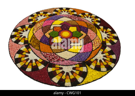 Decorazioni floreali - pookalam, durante il festival di Onam in Kerala Foto Stock