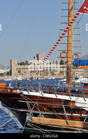 Barche a vela in legno presso la marina di Porto Bodrum,Turchia Foto Stock