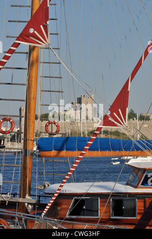 Barche a vela in legno presso la marina di Porto Bodrum,Turchia Foto Stock