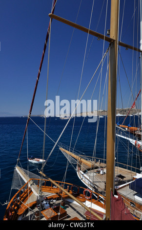 Barche a vela in legno presso la marina di Porto Bodrum,Turchia Foto Stock