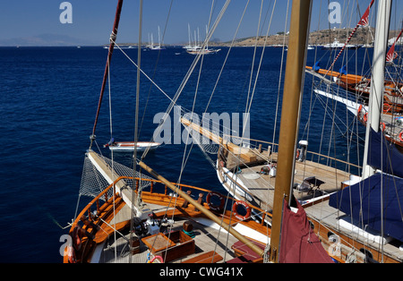 Barche a vela in legno presso la marina di Porto Bodrum,Turchia Foto Stock