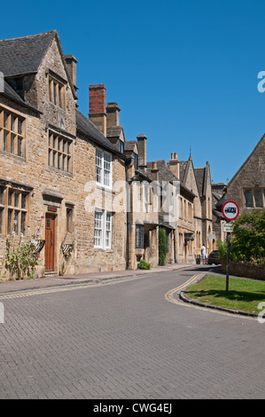 Cotswold tradizionali case di pietra alta inferiore Street Chipping Campden Gloucestershire in Inghilterra Foto Stock