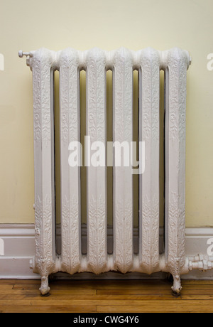 Ornati, antichi radiatore di calore. Foto Stock