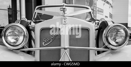 Close up white Beauford auto nozze in bianco e nero Foto Stock